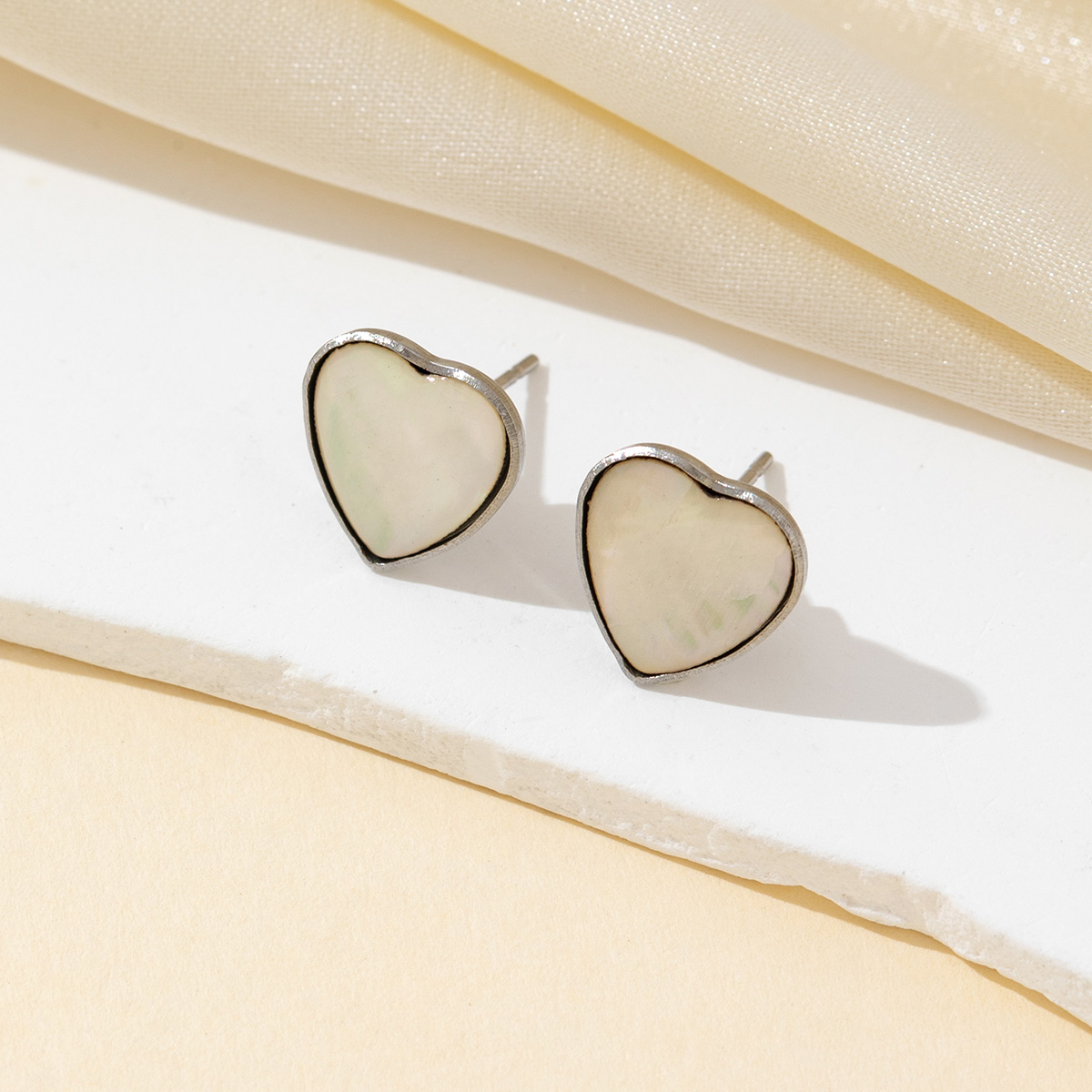 2pcs Natural Shell White Heart - Jewelry Making Place 评论和价格